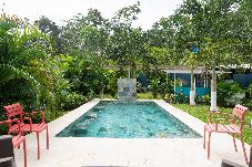 Private pool at Paraíso Tropical surrounded by tropical greenery in Playa Cocles, Puerto Viejo.